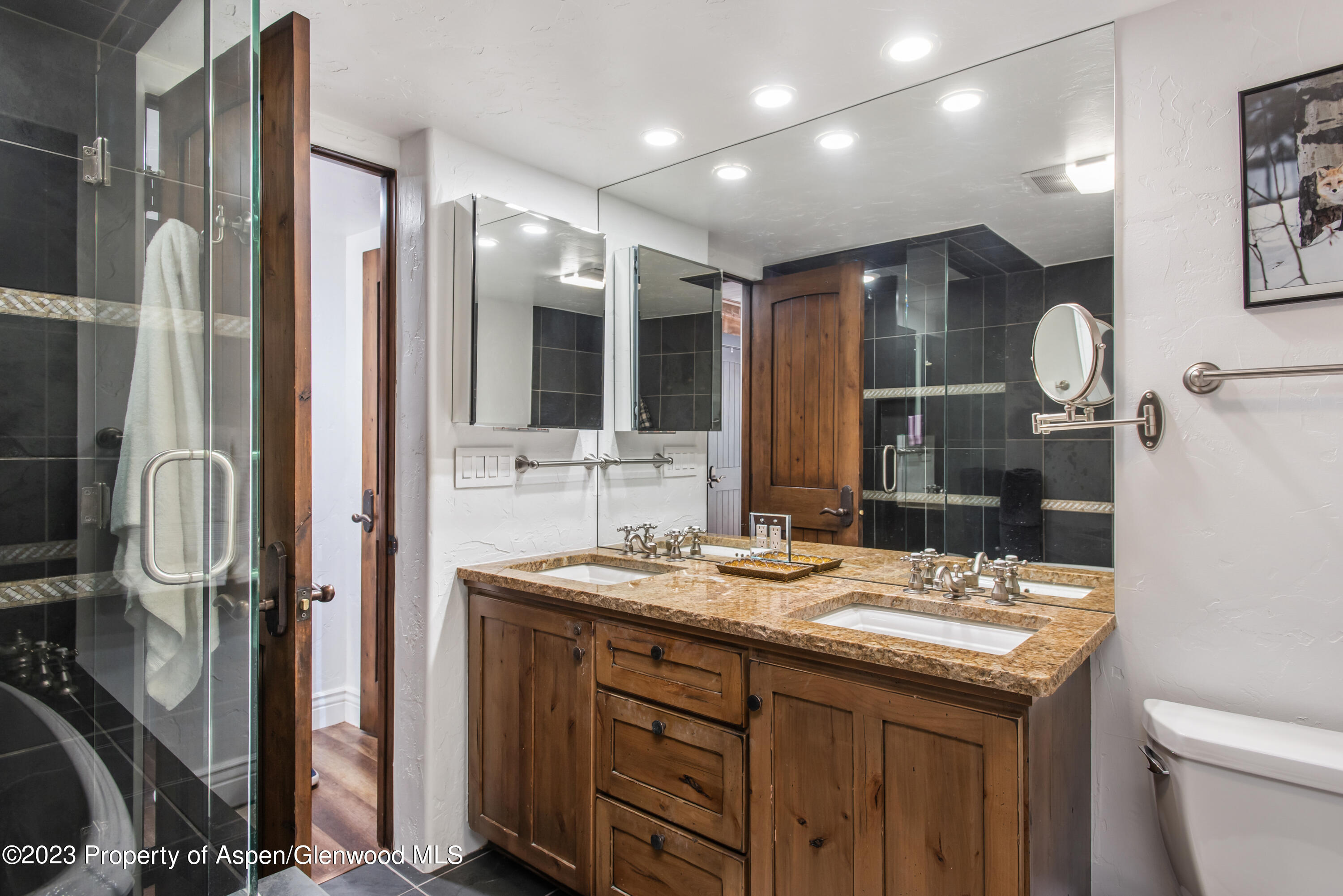 1039 E Cooper Avenue, 9 Property Photo 8