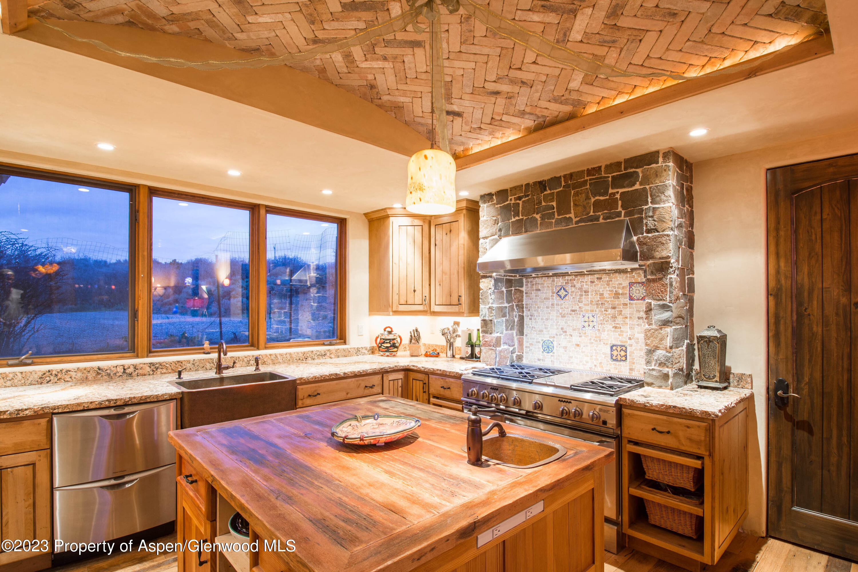 712 Buck Point Road Property Photo 9