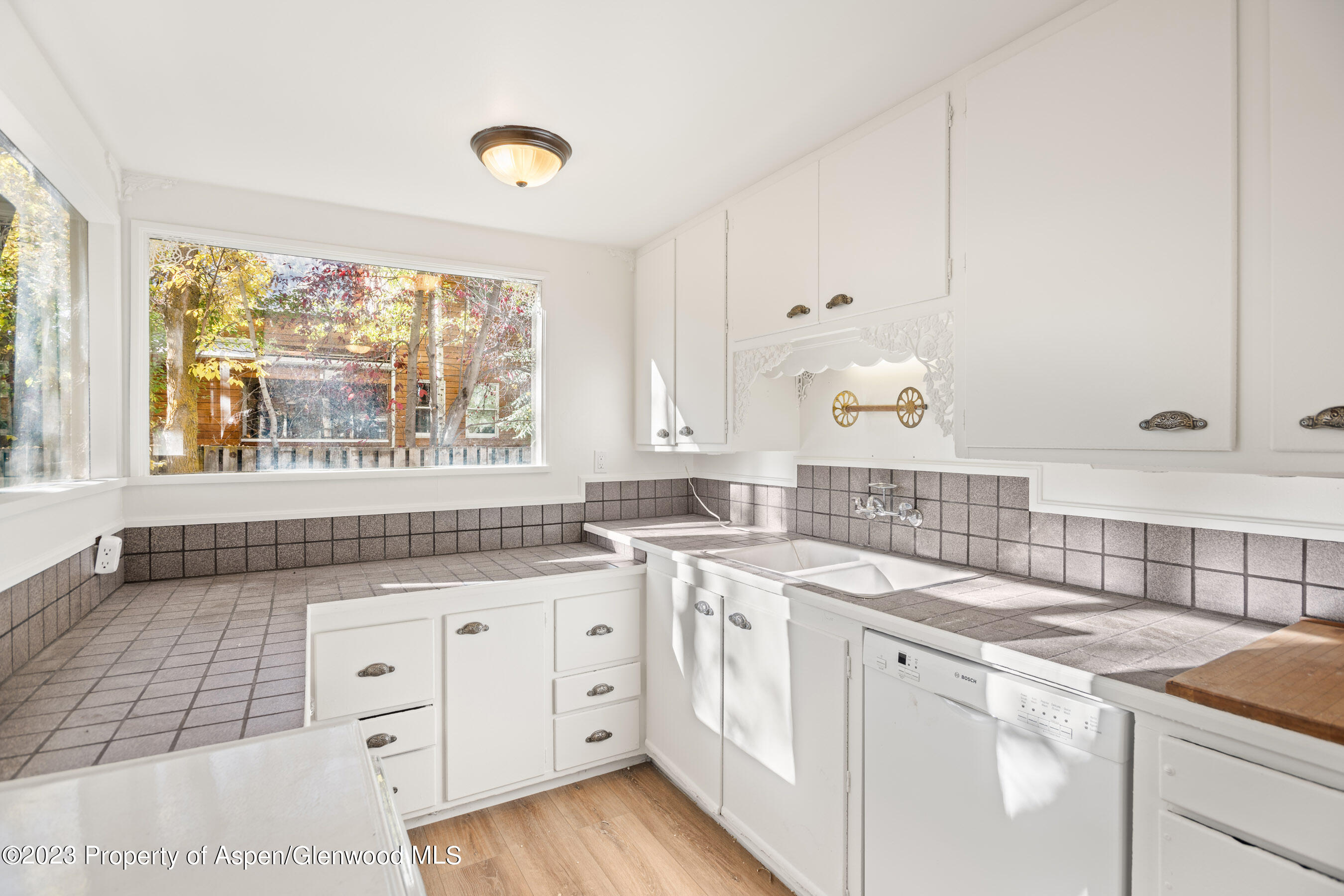 212 N Monarch Street Property Photo 4