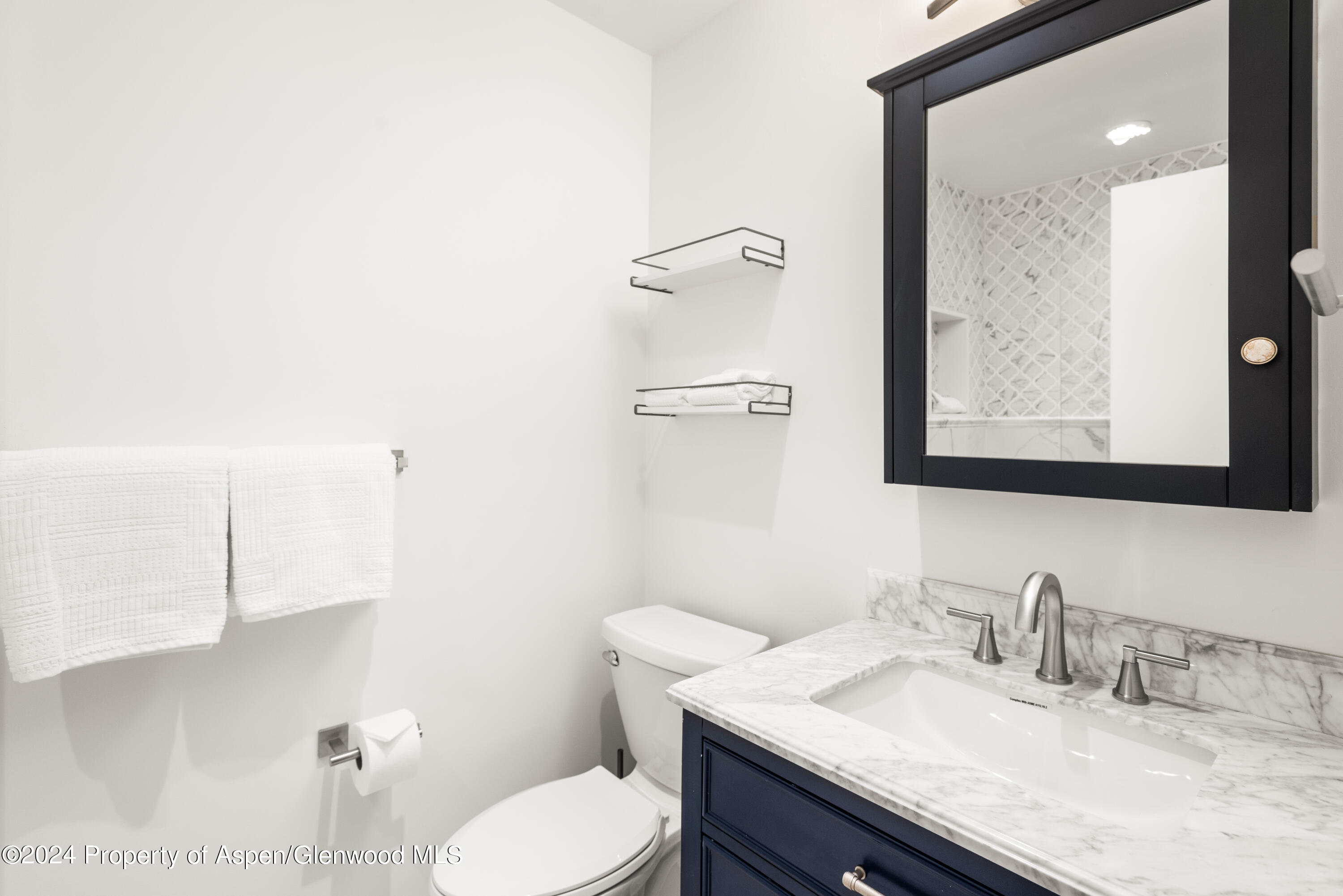 540 W Smuggler Street, B Property Photo 7