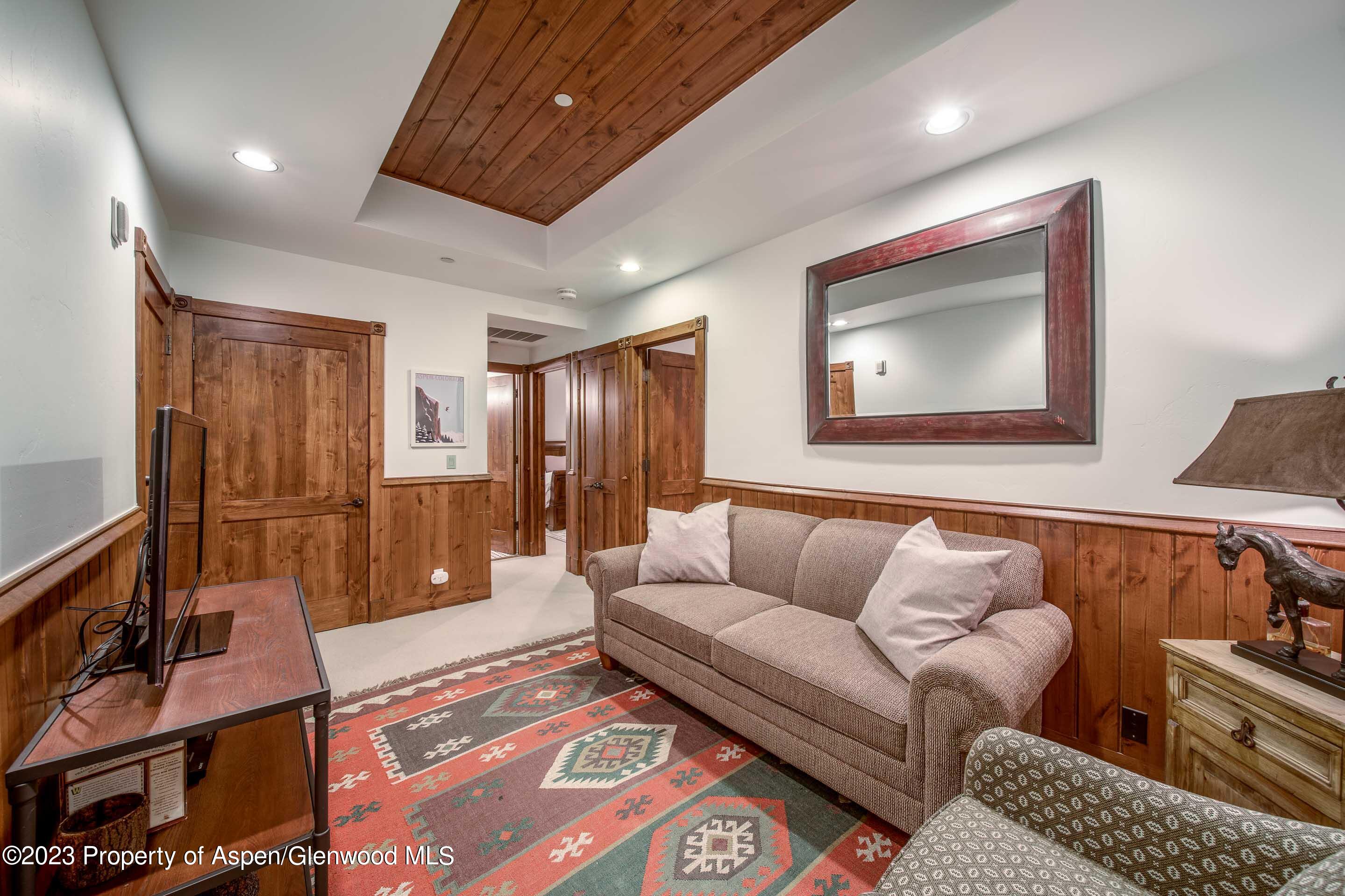 503 W Main Street, B101 Property Photo 10