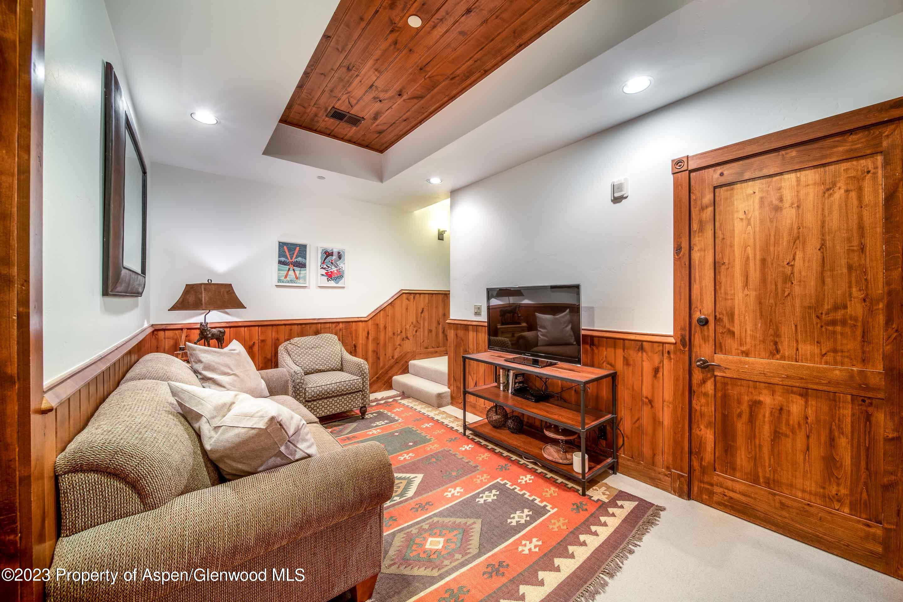 503 W Main Street, B101 Property Photo 11