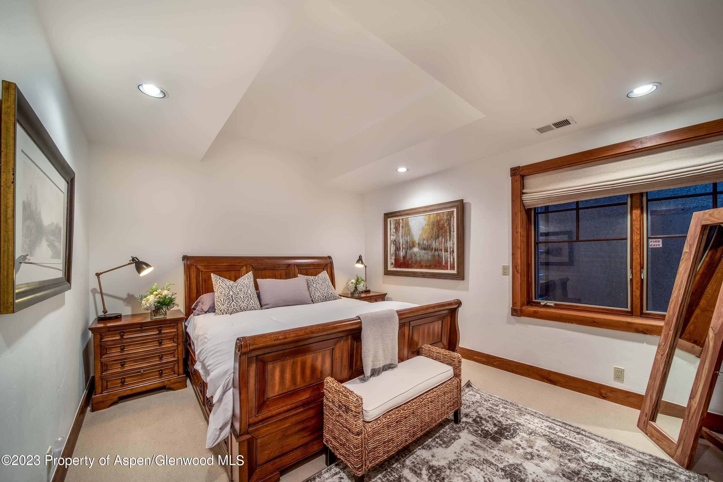 503 W Main Street, B101 Property Photo 12