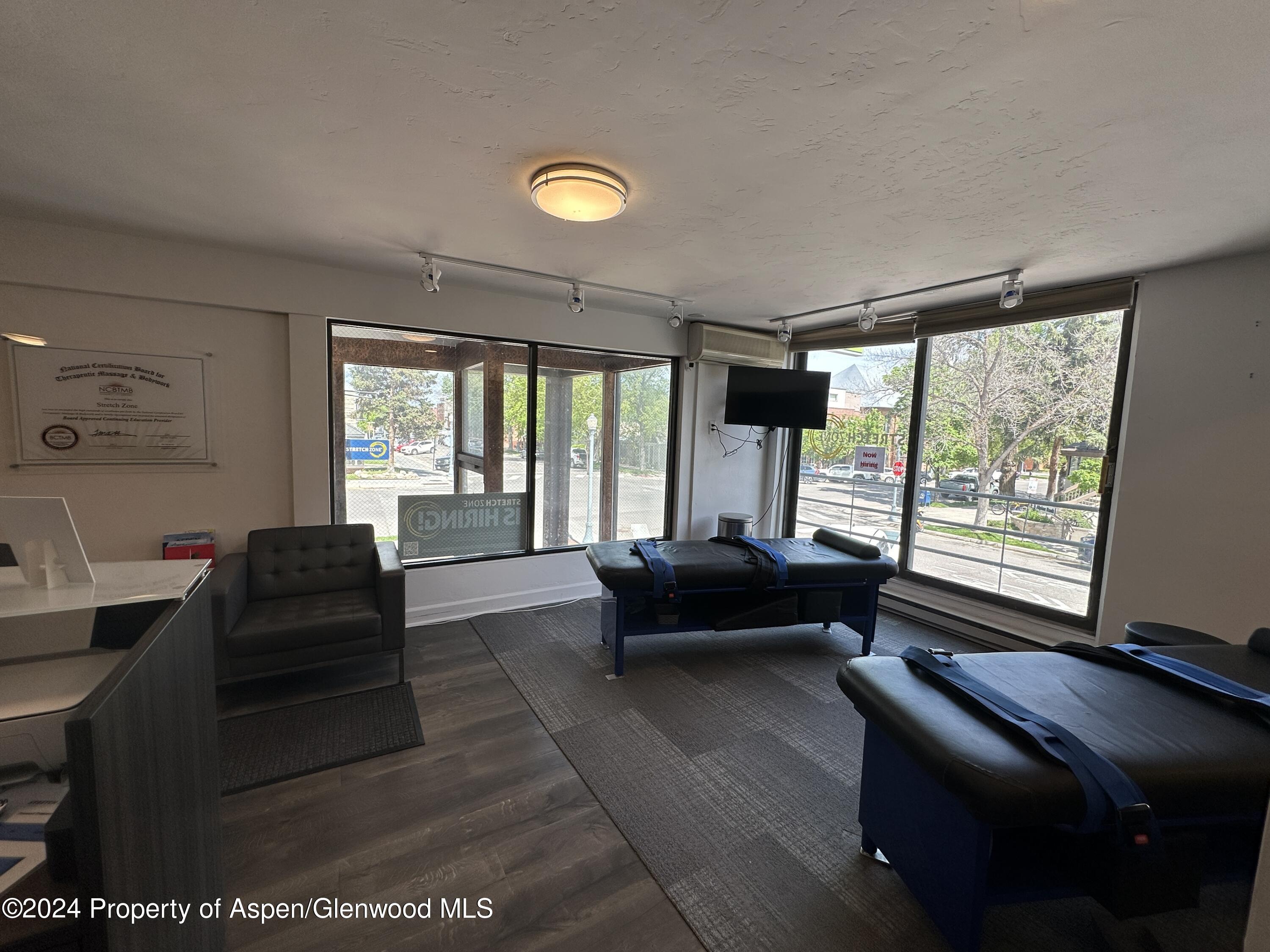 601 E Hopkins Avenue, 2-b1 Property Photo 2
