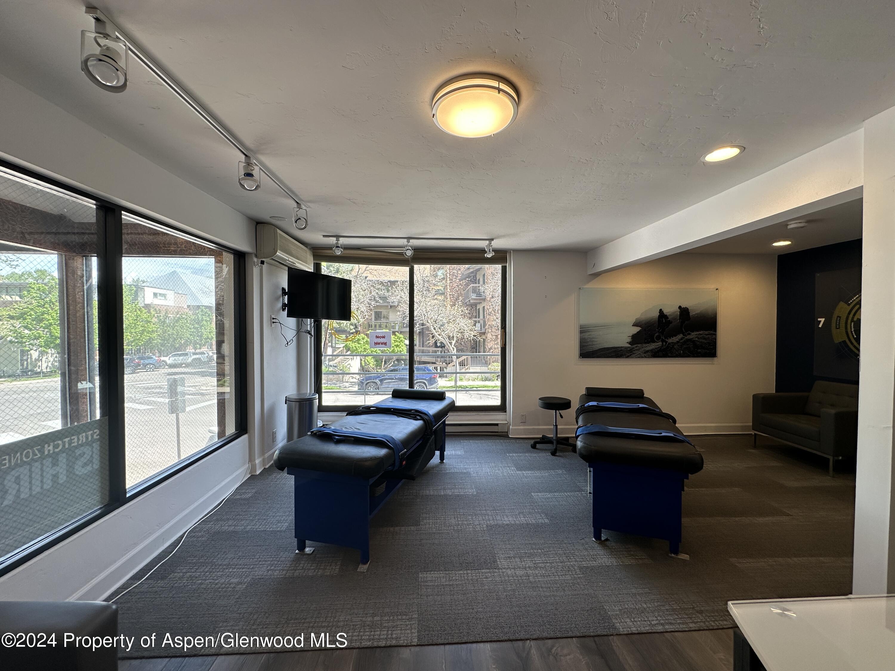 601 E Hopkins Avenue, 2-b1 Property Photo 3