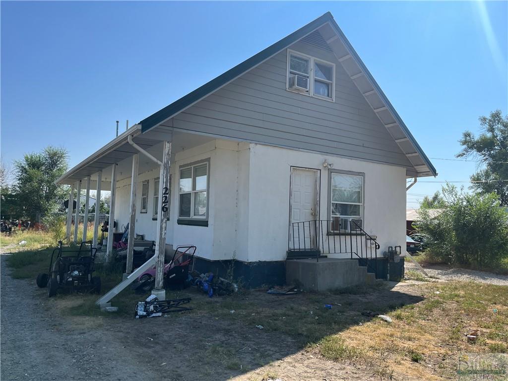 226 E 7th Street Property Photo 1