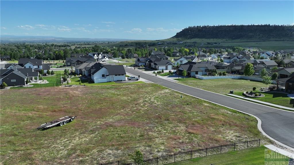 4216 Arrowwood Drive Property Photo 4