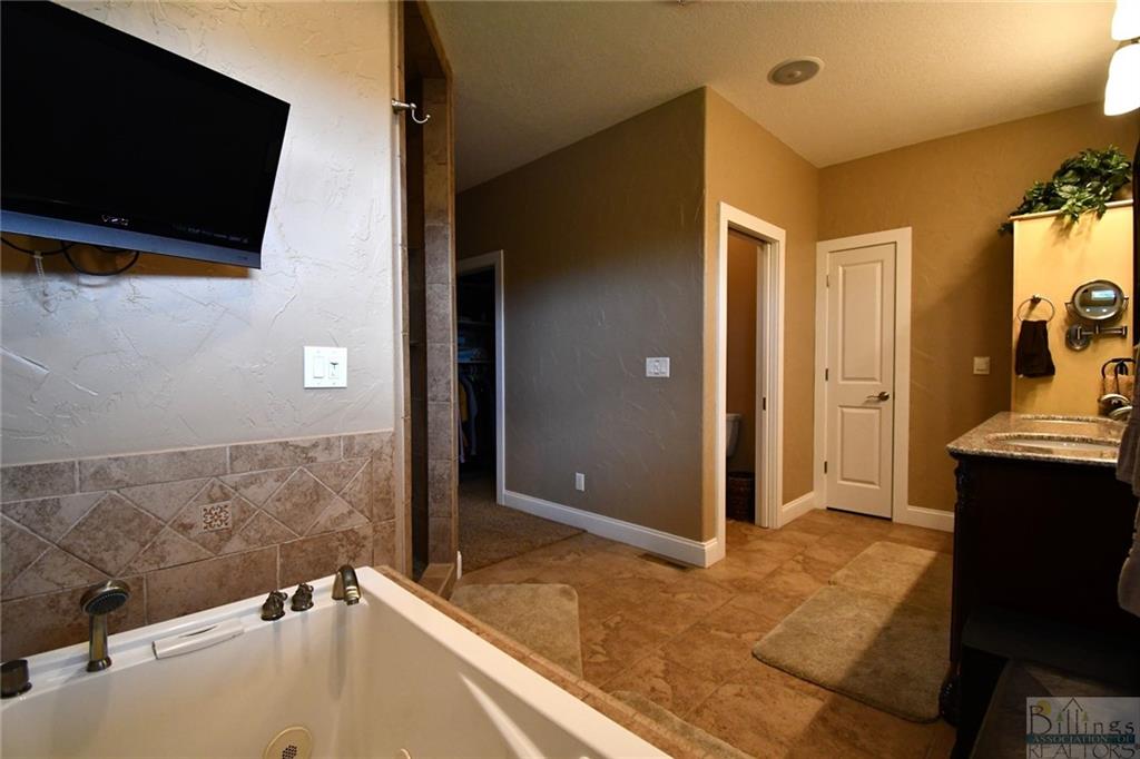 406 Country Club Road Property Photo 17