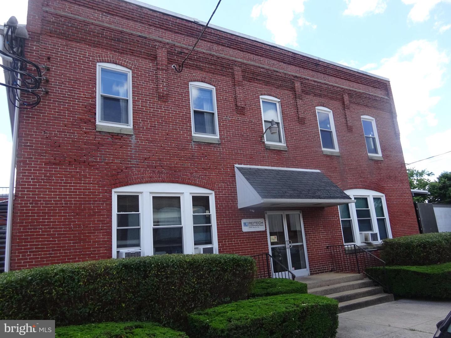 3146 Marion St Property Photo 4