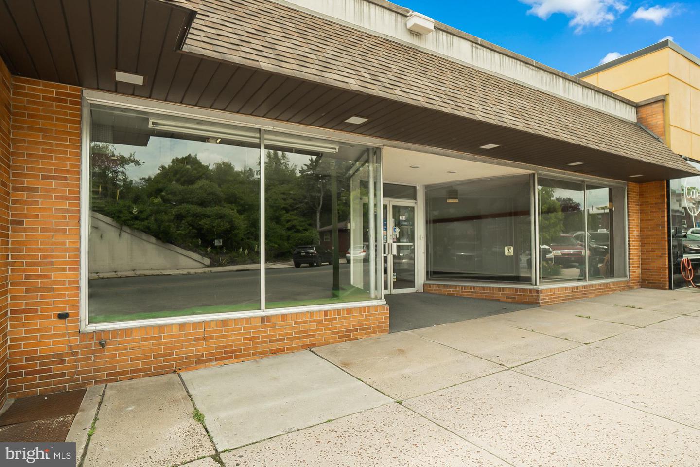 266 Delaware Ave Property Photo 3