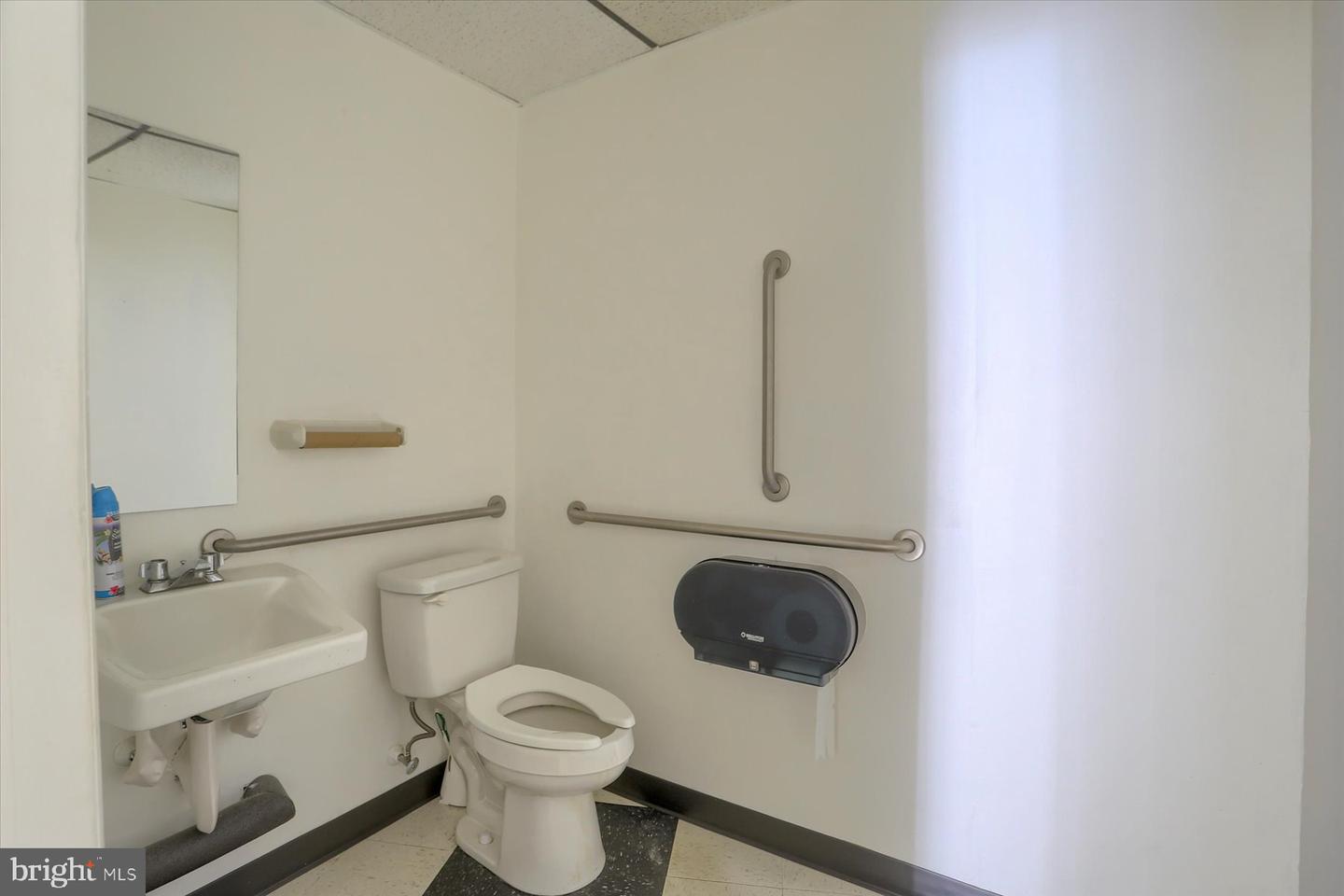 2921 Walnut St Property Photo 8