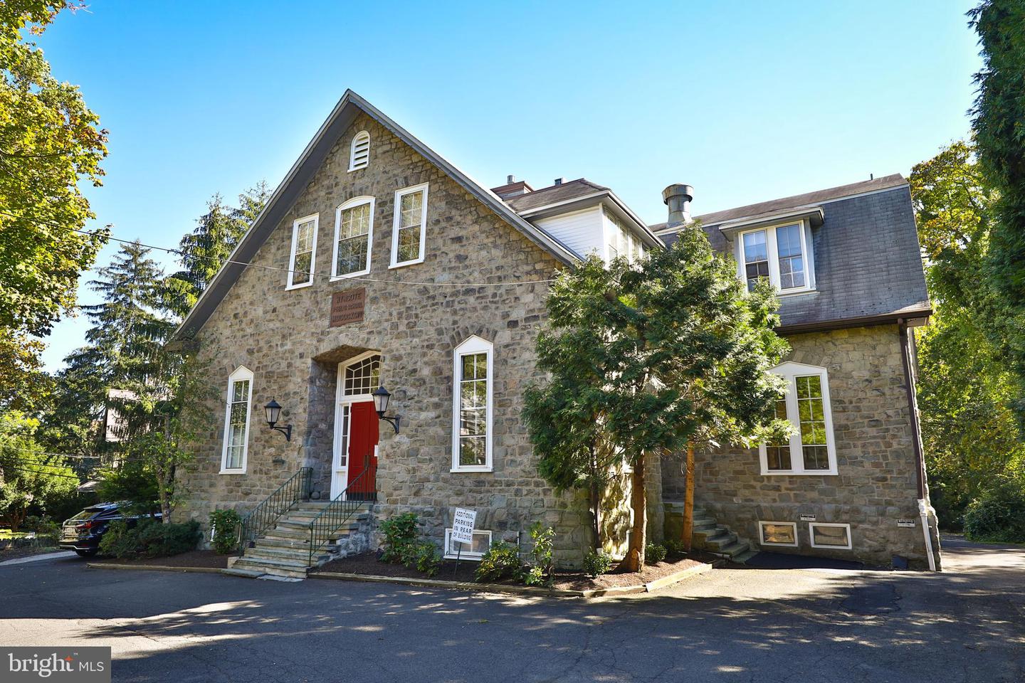 400 Greenwood Ave Property Photo