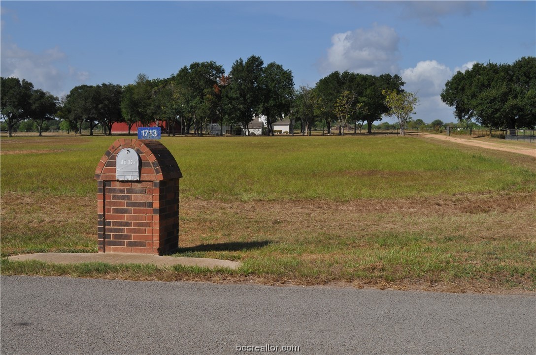 1713 Woody Lane Property Photo 2