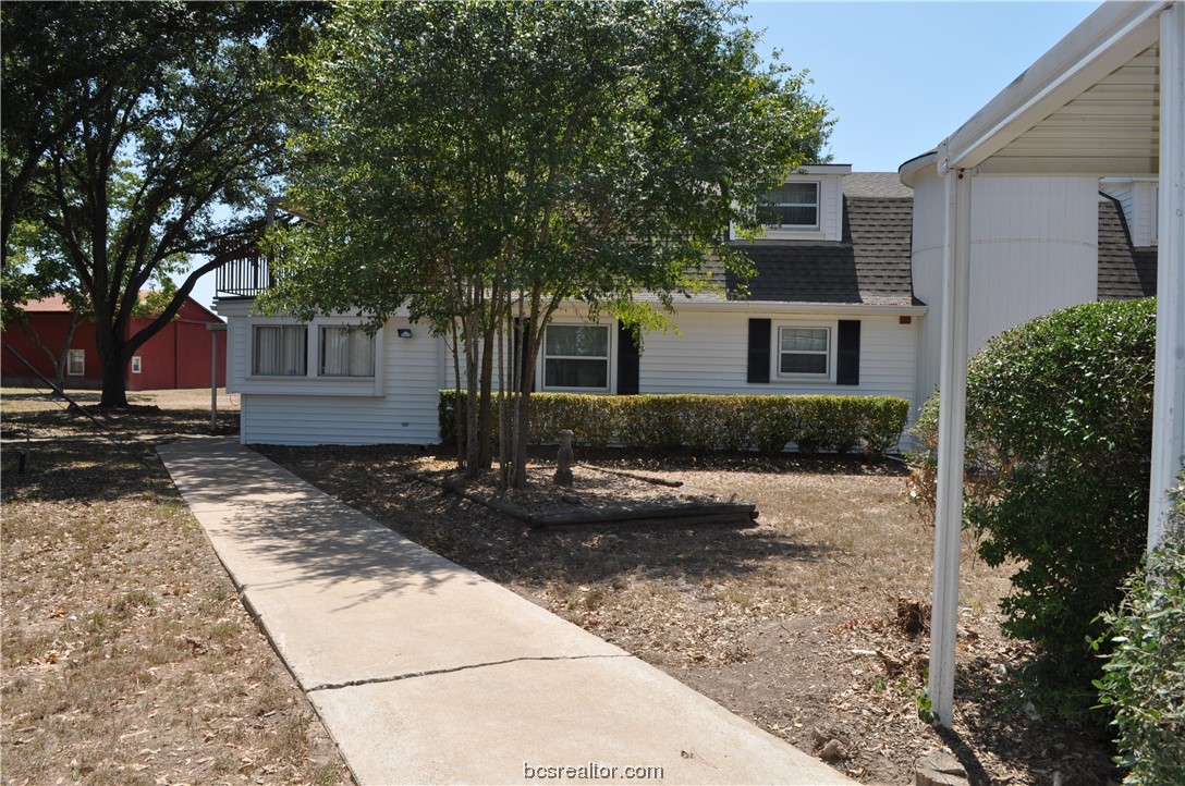 1713 Woody Lane Property Photo 4