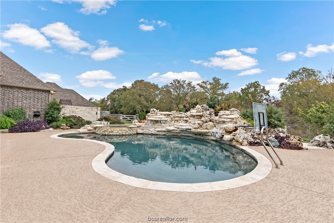 5009 Trumpeter Swan Drive Property Photo 4