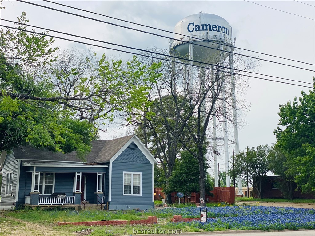 704 North Crockett Avenue Property Photo