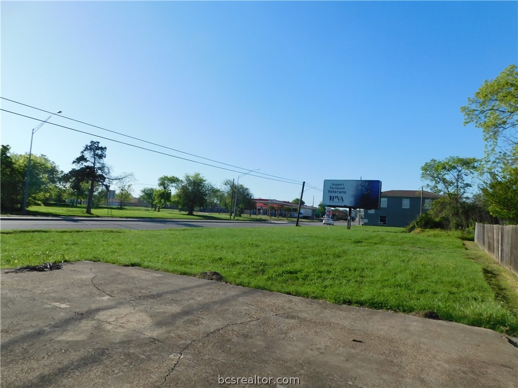 904 & 908 North Texas Property Photo 2