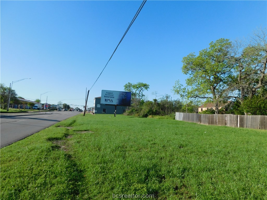 904 & 908 North Texas Property Photo 4