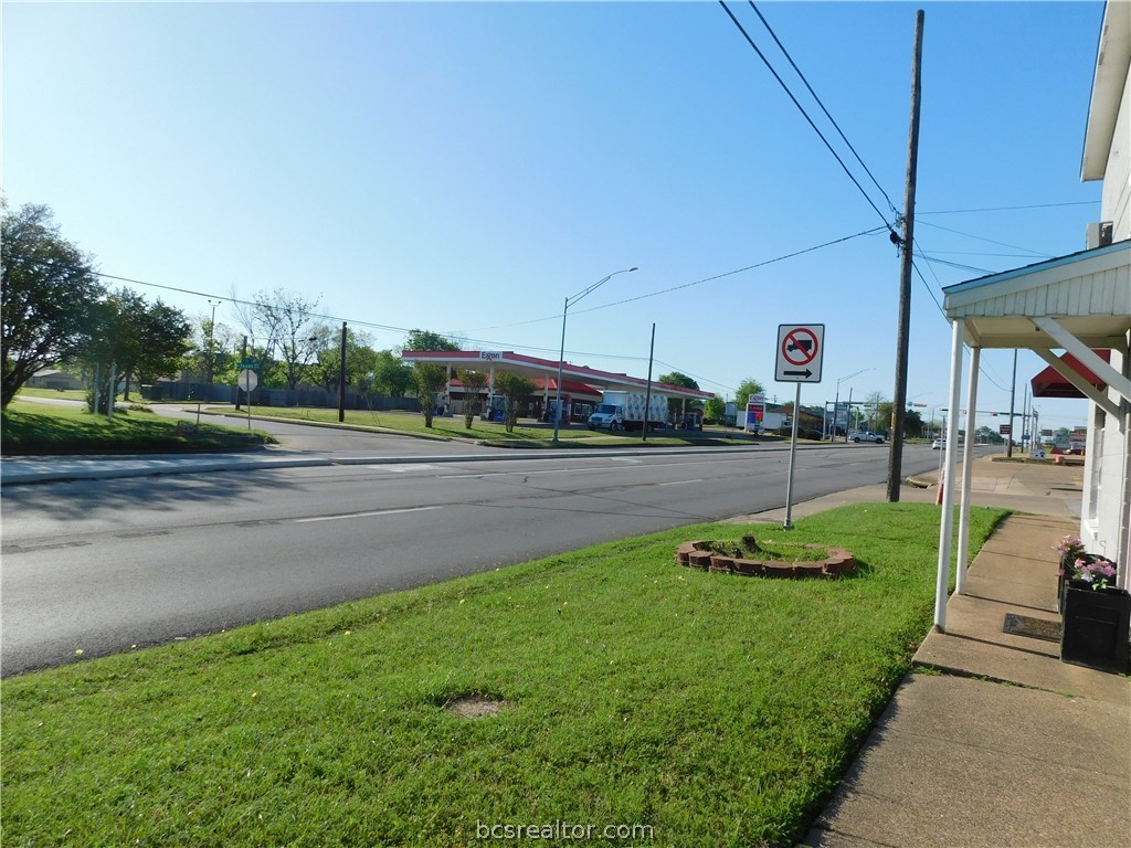 904 & 908 North Texas Property Photo 8