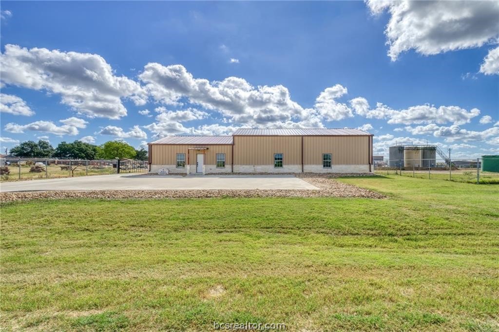 3813 Endeavor Property Photo 3
