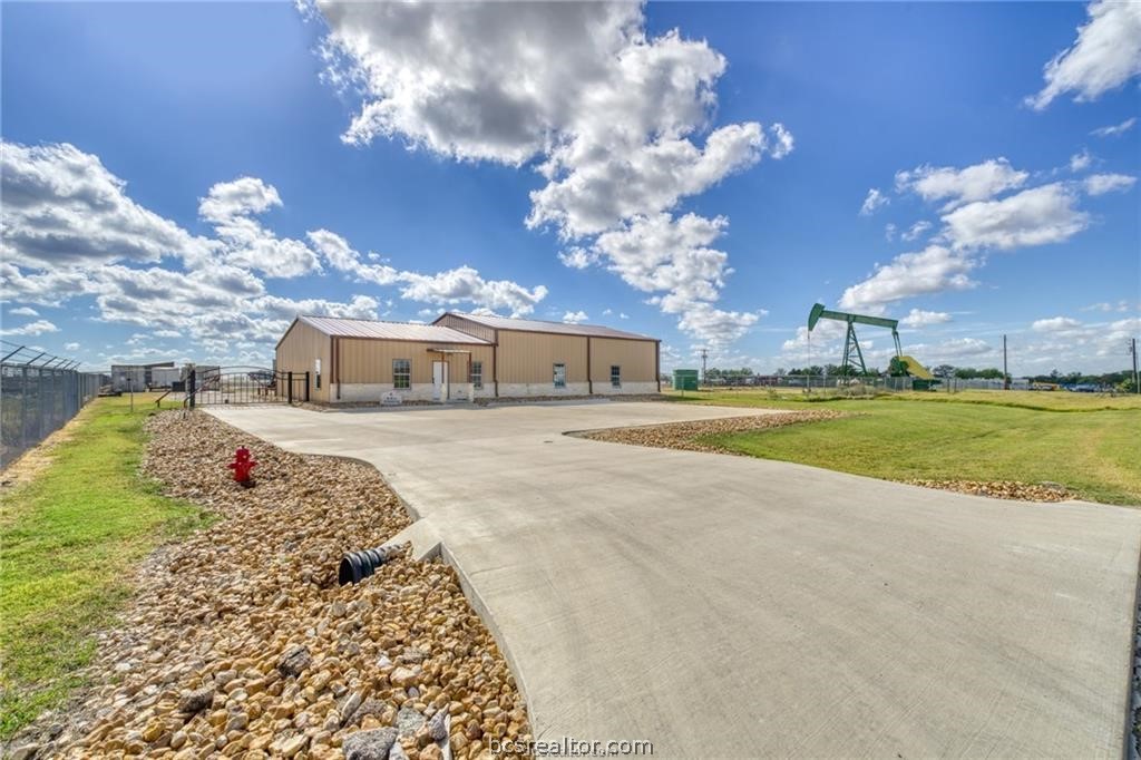 3813 Endeavor Property Photo 4