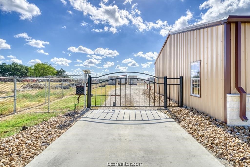 3813 Endeavor Property Photo 5
