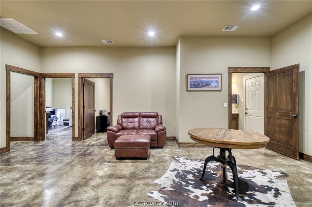 3813 Endeavor Property Photo 7