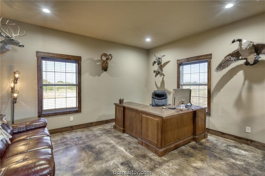 3813 Endeavor Property Photo 9