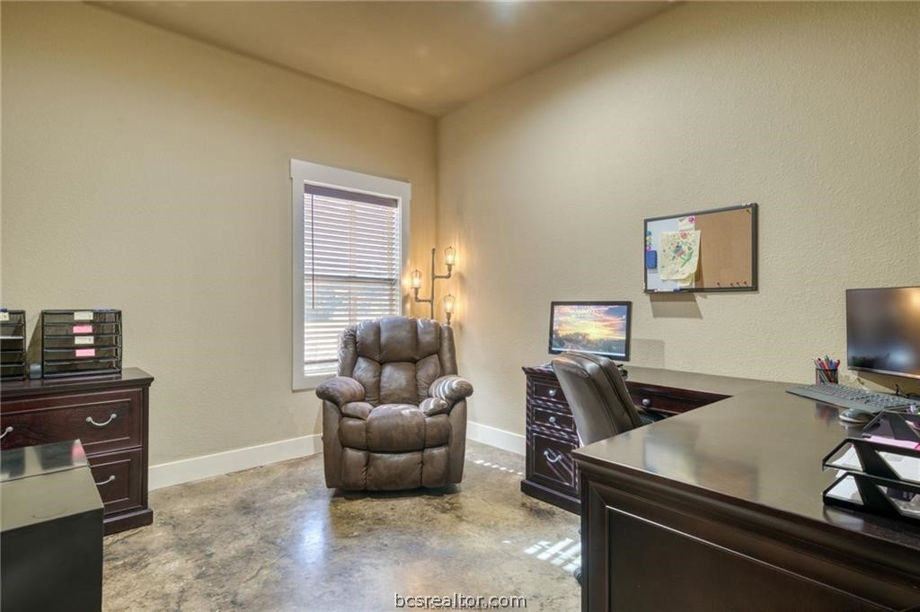 3813 Endeavor Property Photo 12