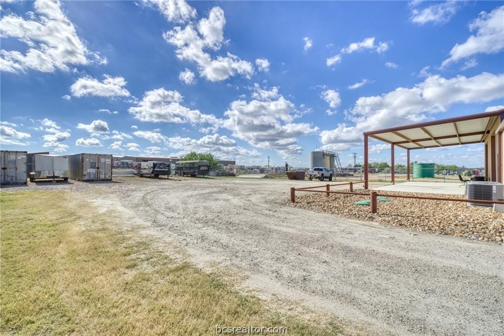 3813 Endeavor Property Photo 24