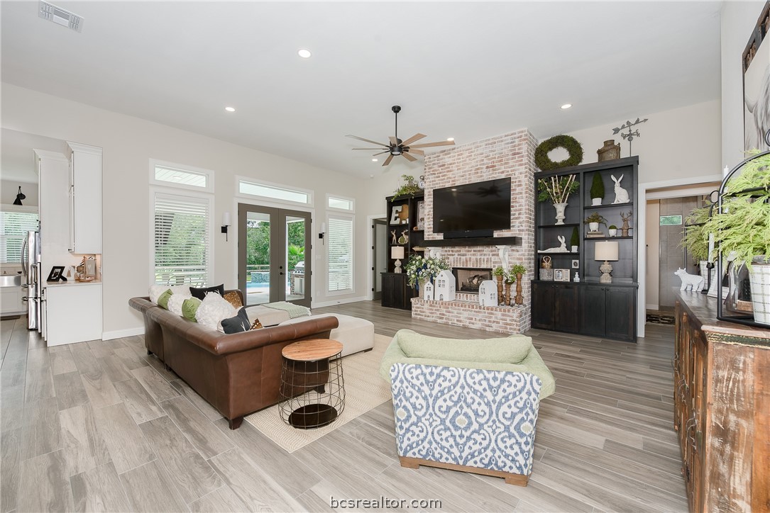 5444 Legend Oaks Court Property Photo 11