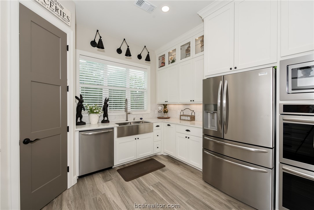 5444 Legend Oaks Court Property Photo 17