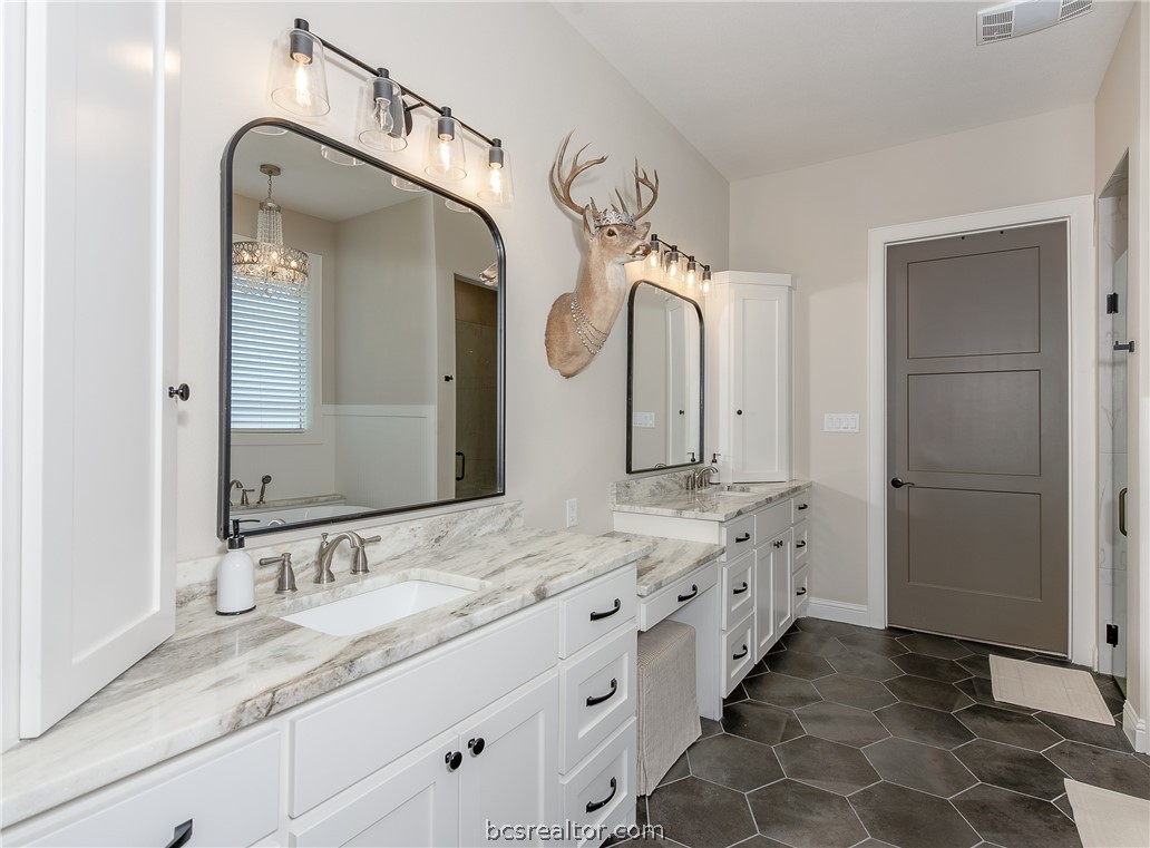 5444 Legend Oaks Court Property Photo 26