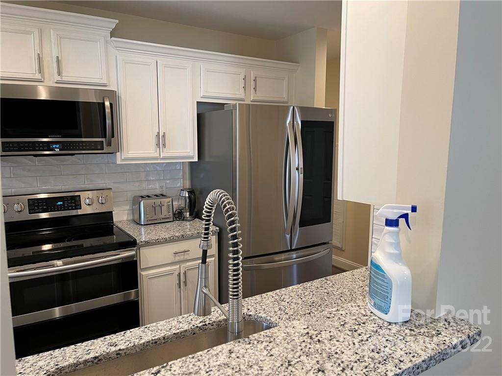 7315 Heronwood Lane Property Photo 6