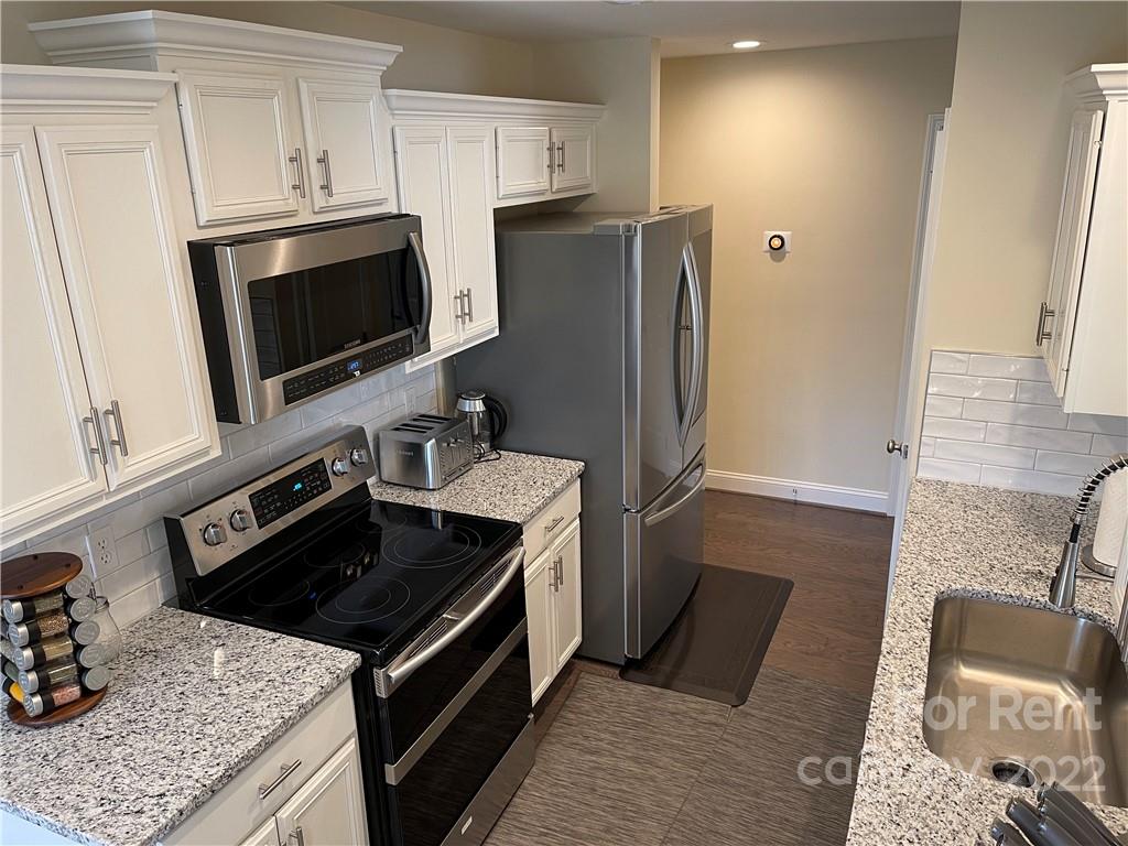 7315 Heronwood Lane Property Photo 8