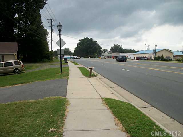 904 W Main Street Property Photo 4