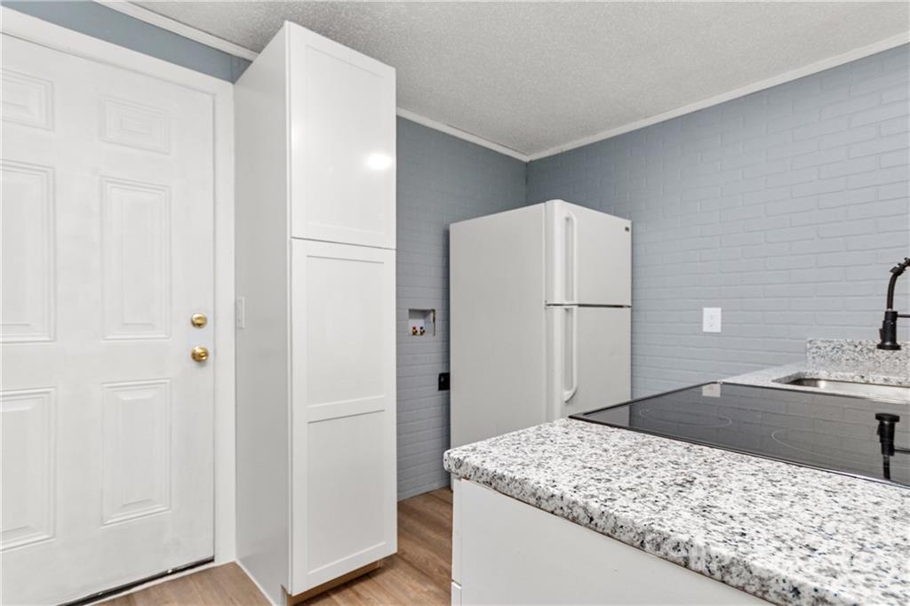 450 Davis Street Property Photo 43
