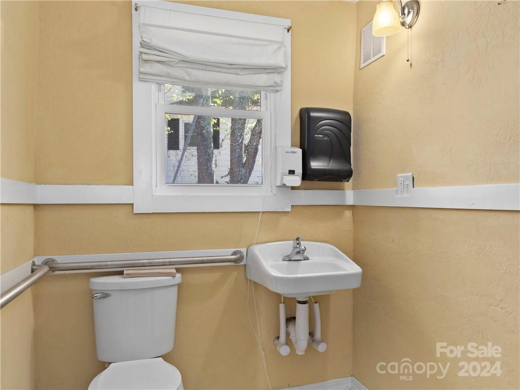 99 Walnut Street Property Photo 13