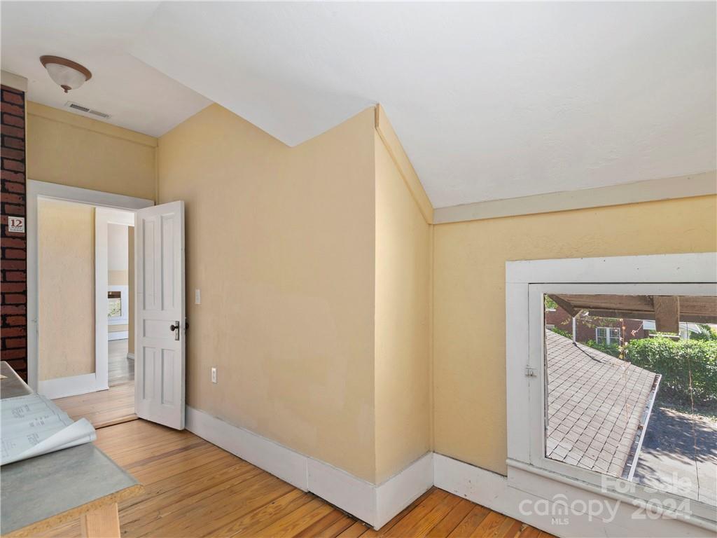 99 Walnut Street Property Photo 23