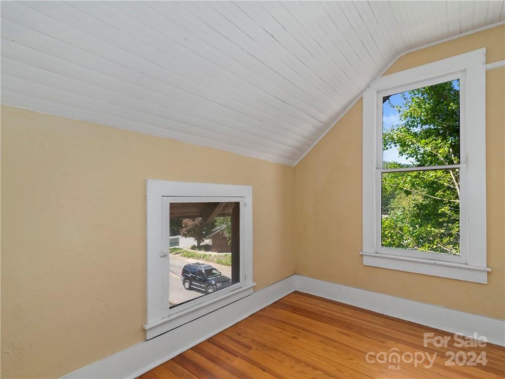 99 Walnut Street Property Photo 25