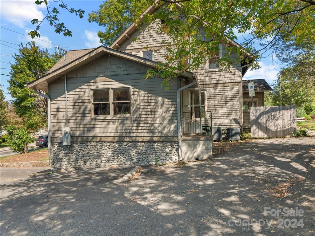 99 Walnut Street Property Photo 27