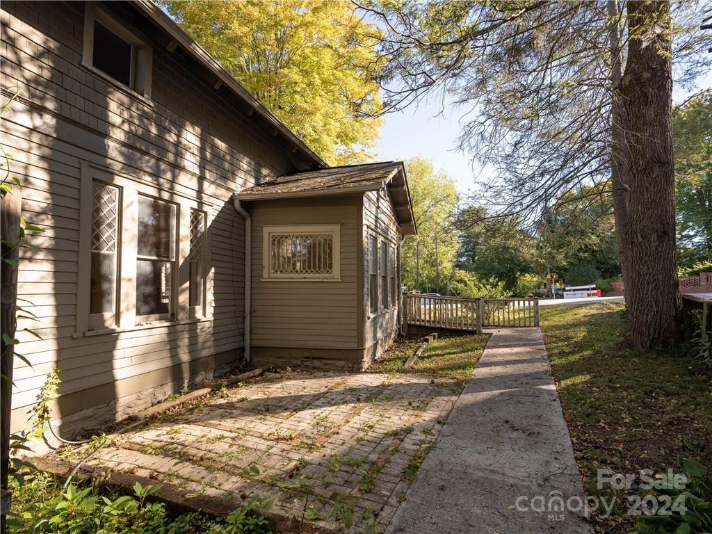99 Walnut Street Property Photo 35
