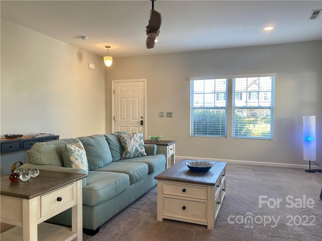 527 Smokehouse Lane Property Photo 4