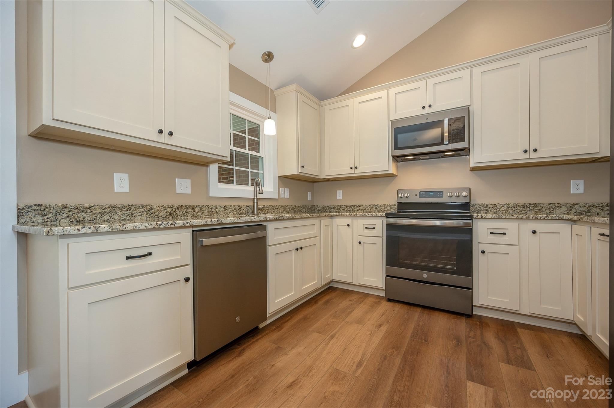 115 Kingston Place Property Photo 11