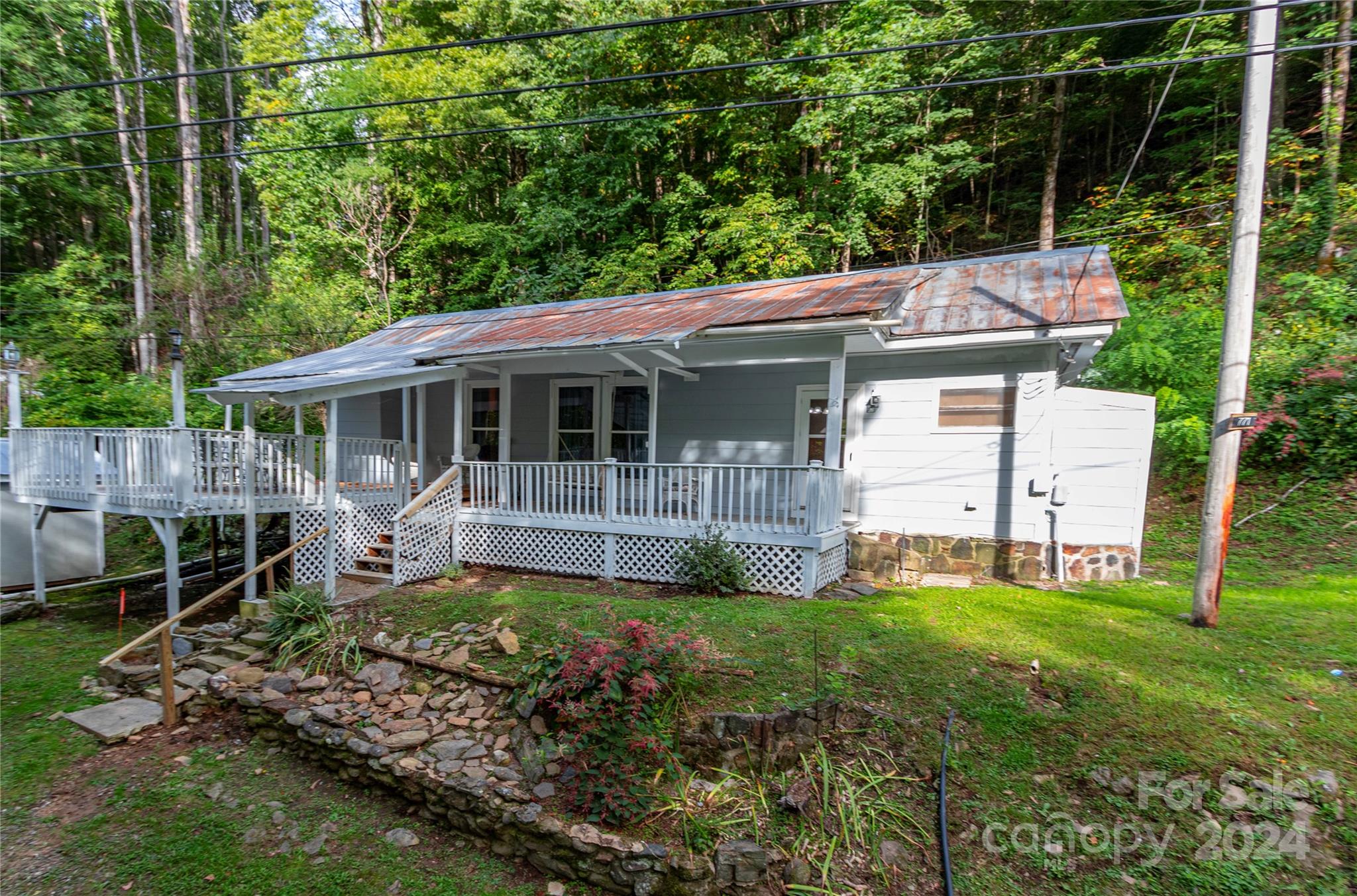 771 Deep Gap Road Property Photo 1