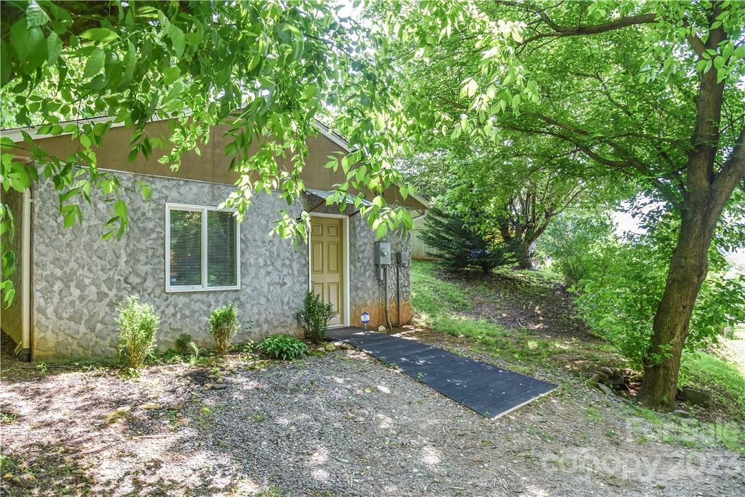 543 College Street Property Photo