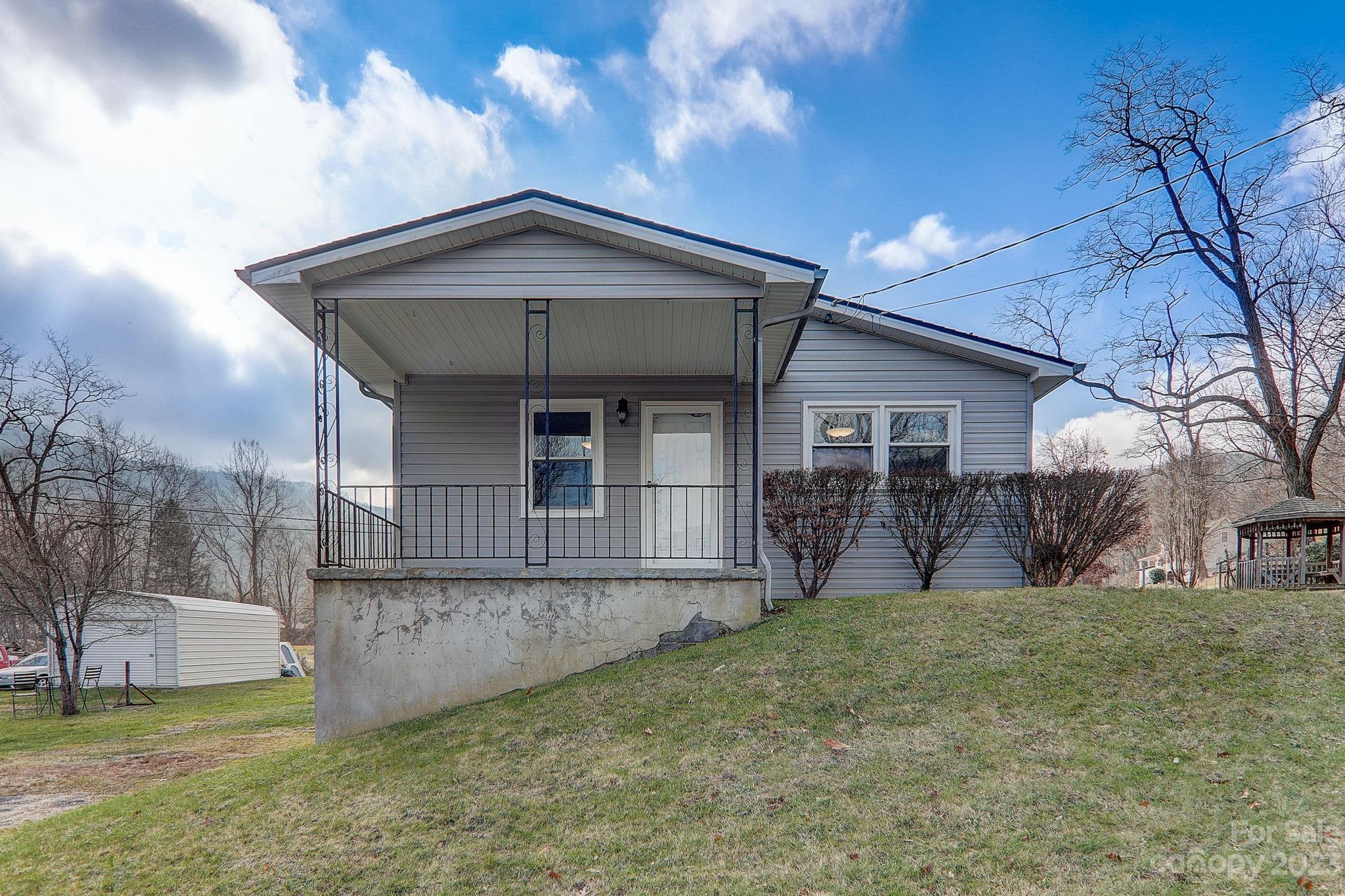 140 Indian Trail Loop Property Photo 1