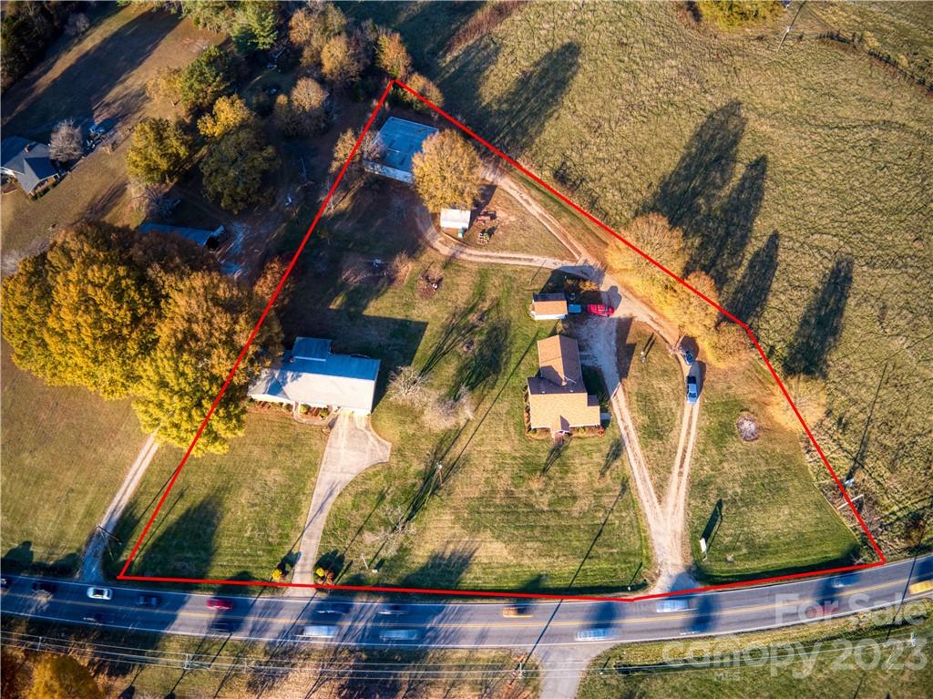 760 River Highway Property Photo 3