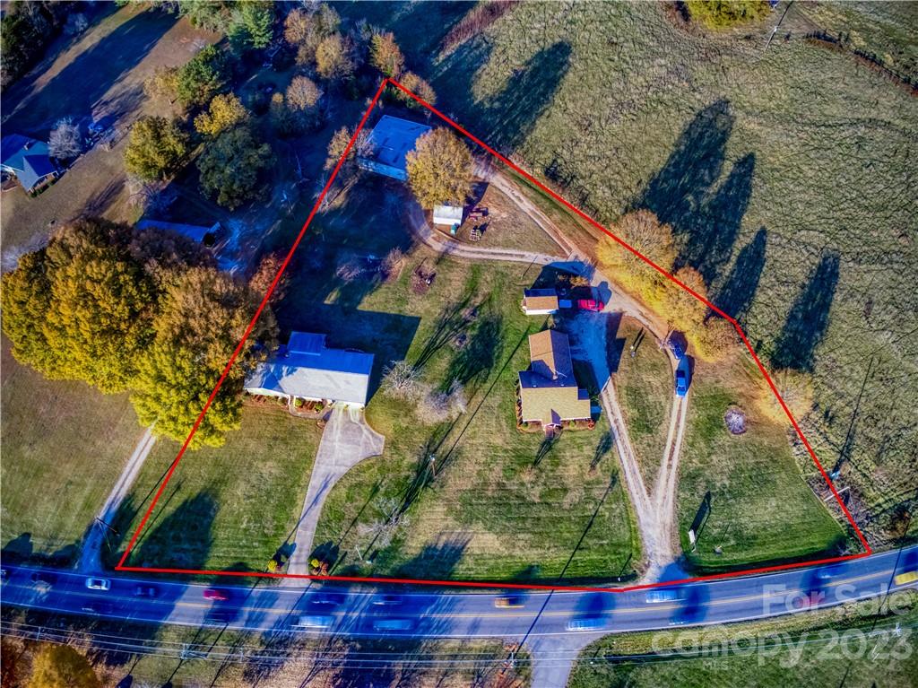 760 River Highway Property Photo 4