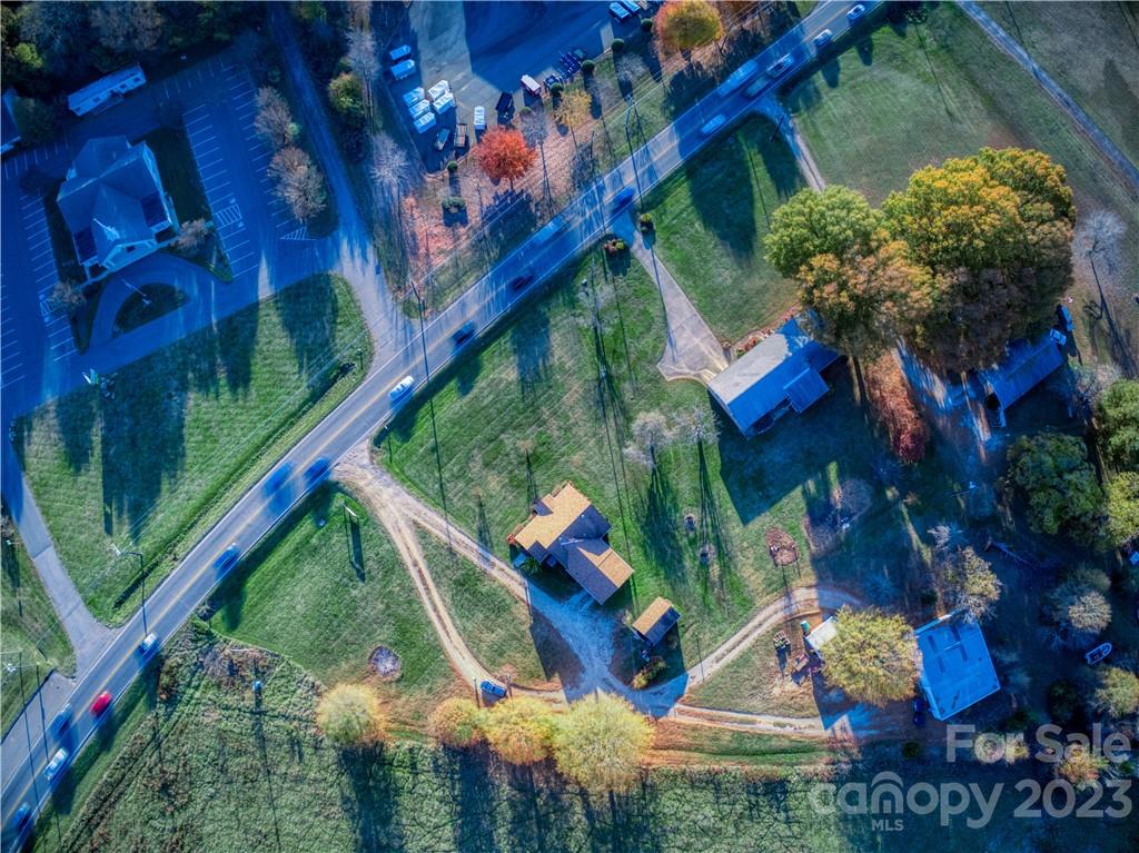 760 River Highway Property Photo 6